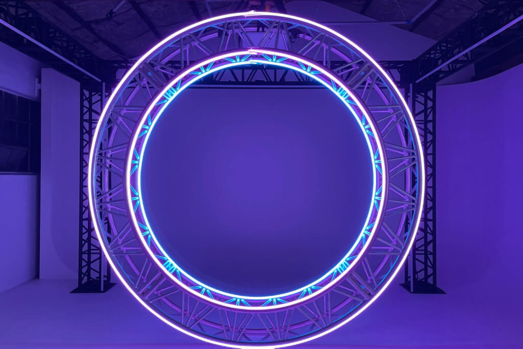 CIRCLES.LIFE<br>BE THE MAIN CHARACTER
